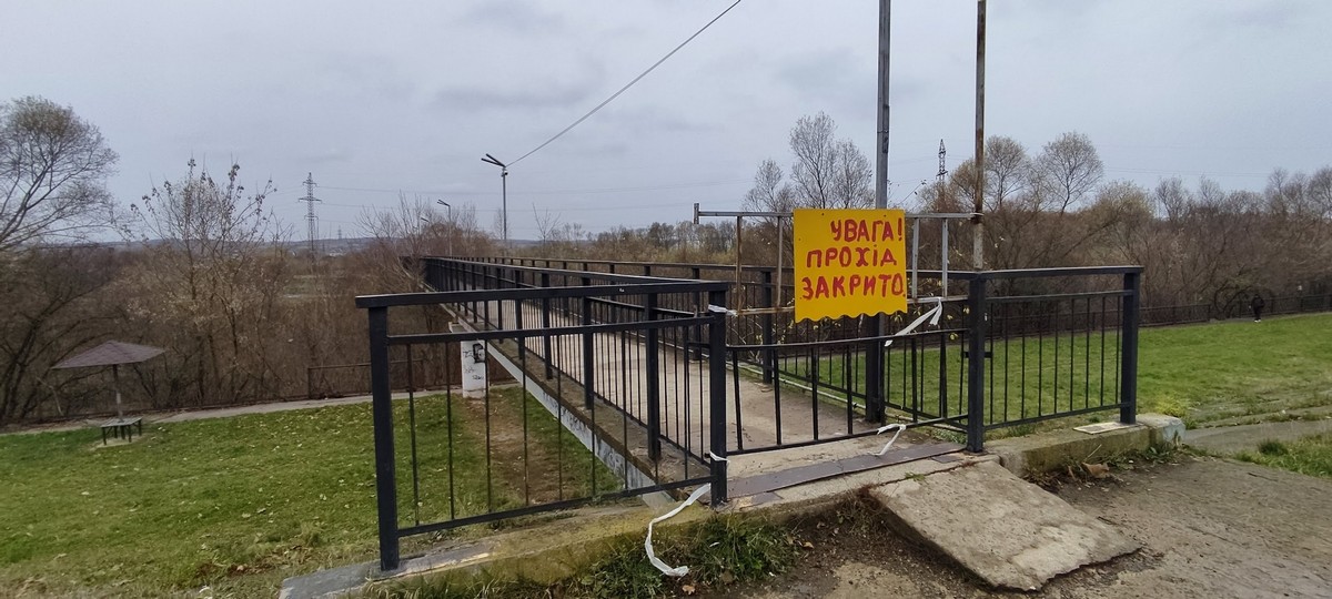 Ушкоджений пішохідний міст на Пасічну може стати приватним (ДОКУМЕНТ)