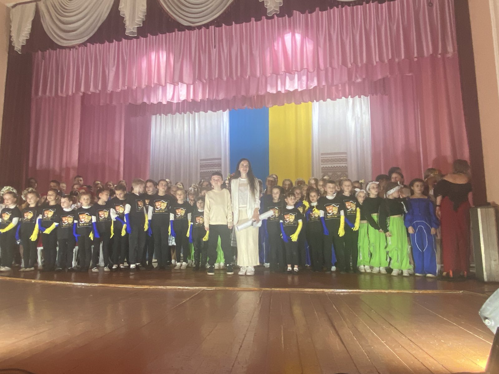 На благодійному концерті в Брошнів-Осаді зібрали понад 72 тисячі гривень для хворого Максима Цуцмана (ФОТО)